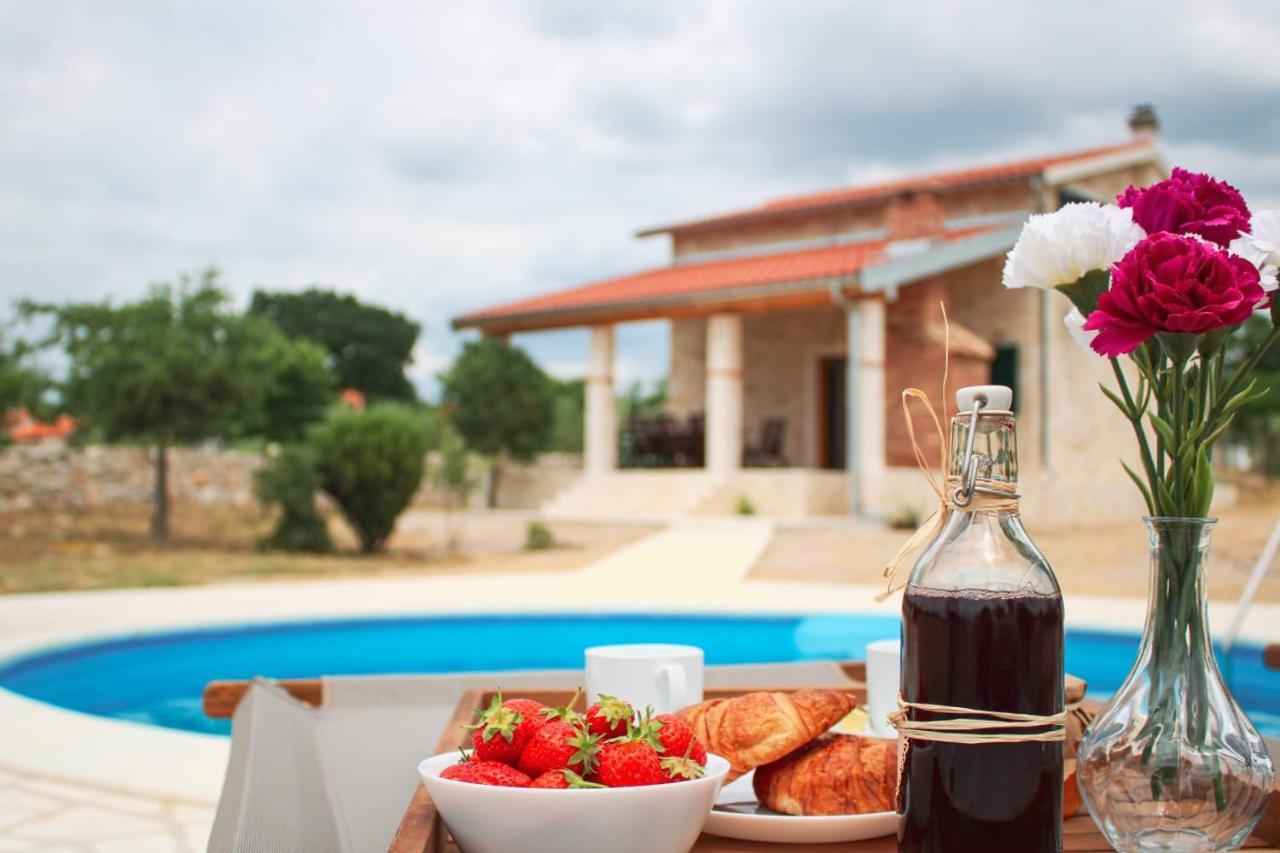 Villa Stone Pearl With Heated Swimming Pool Свети-Филип-и-Яков Экстерьер фото